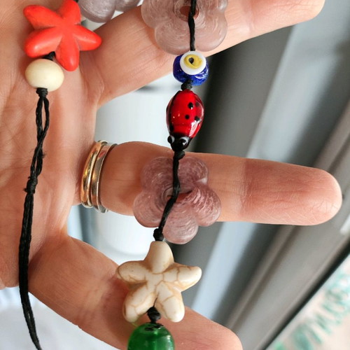 Necklace 40 centimeters with colorful elements