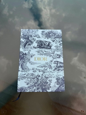 Dior σημειωματάριο καινούργιο με λευκές σελίδες και λογότυπο