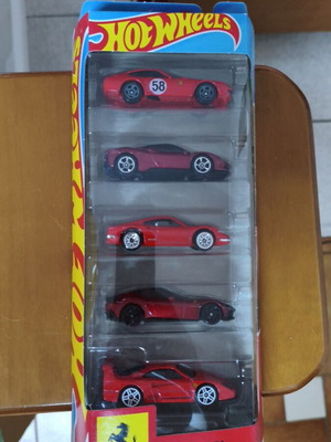 Ferrari Hotwheels 5 cars new, sealed