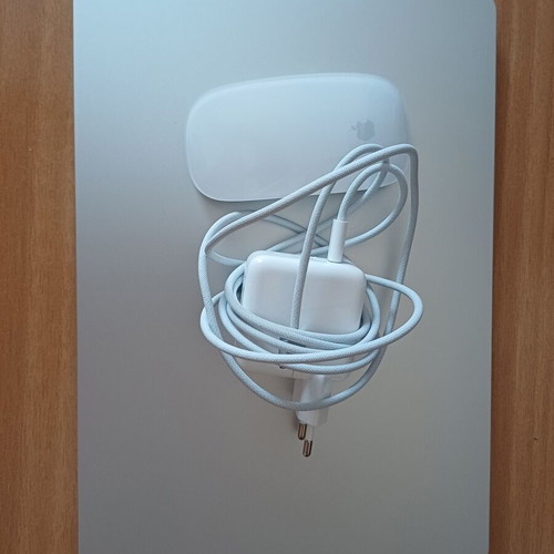 Apple MacBook Air 13.6" (2022) M2 laptop
