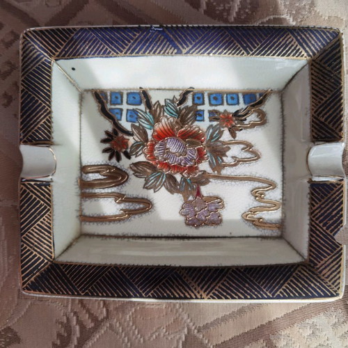 Satsuma ashtray used with small chip