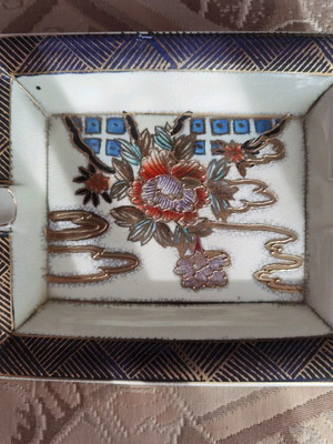Satsuma ashtray used with small chip