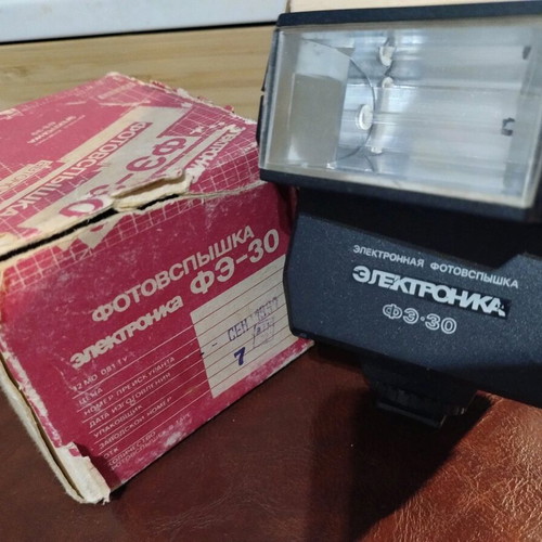 Gahko FE-30 flash used, compatible with Zenit camera possibly non-functional