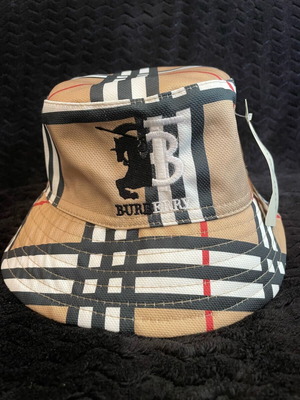 Burberry hat beige new, size S