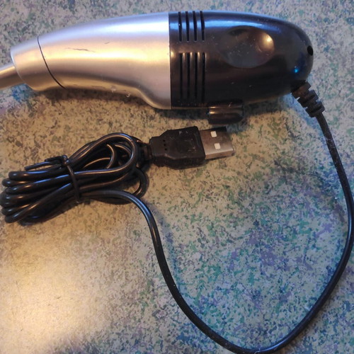 Mini USB Keyboard and Desk Cleaning Vacuum like new