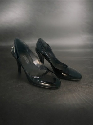 Обувки Bournazos употребявани, черен лак, номер 36