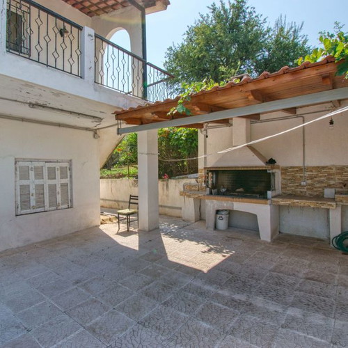 Μονοκατοικία 3 υπνοδωματίων με τζάκι, κλιματισμό και αποθήκες στο Συκάμινο Ωρωπού