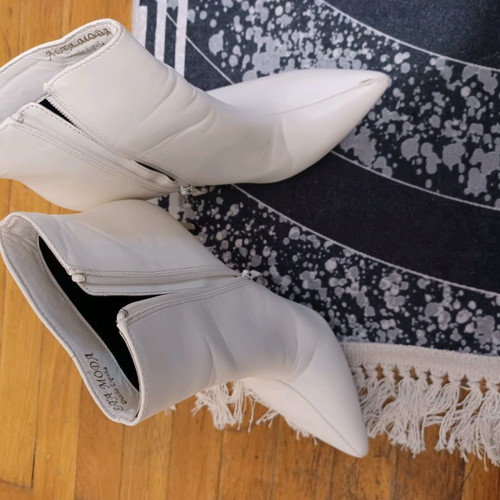 Alta Moda white ankle boots size 39 used with thin heel