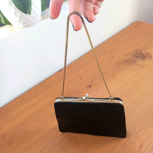 Vintage patent leather handbag used, black with pearl clasp