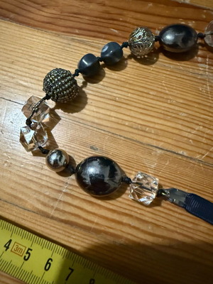 Women's necklace used