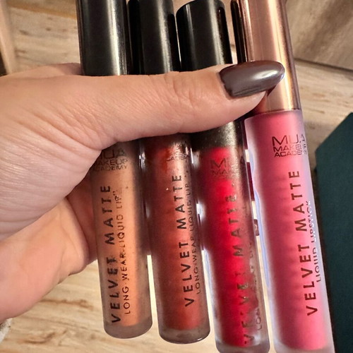 Velvet Matte Lipsticks from MUA like new, set of 4 liquid