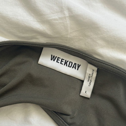 Weekday top L used, navy green with opened back