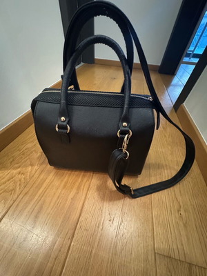 Elizabeth George leather bag black crossbody like new, unworn