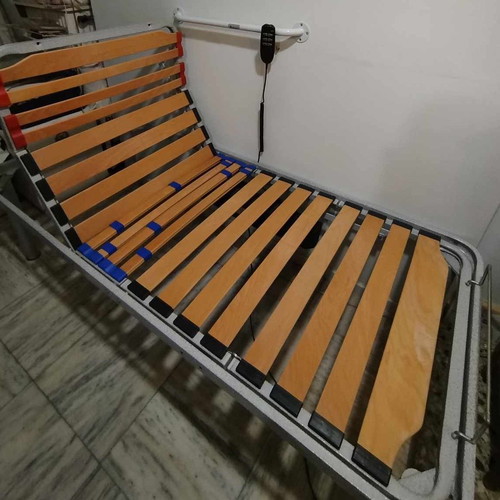 Medical reclining bed like new with remote control