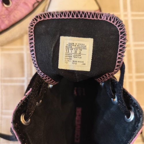 Converse Chuck Taylor High Tops kids used, purple angel hearts, size 33
