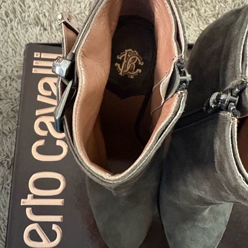 Roberto Cavalli gray ankle boots like new, suede, size 40