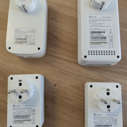 TP-LINK Powerline Double with 2 Wi-Fi Extenders like new