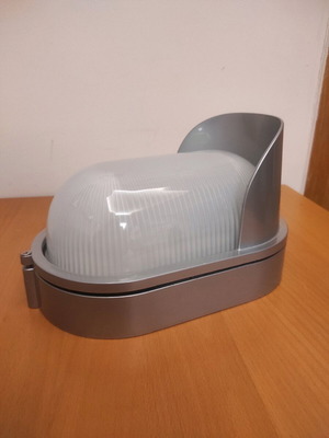 Απλίκα εξωτερικού με γείσο καινούργια, ΙΡ54, ντουί Ε27