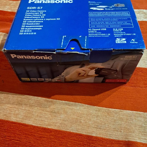 Panasonic SDR-S7 video camera like new