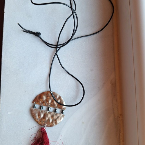 Necklace like new, silver color