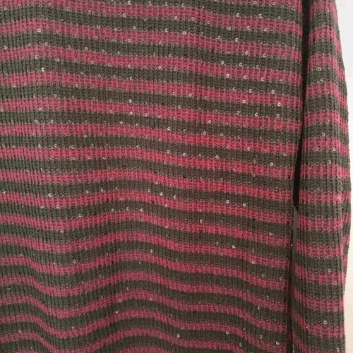T-shirt with fine knit stripes and sequin glitter like new, one size