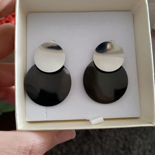 Drop earrings in black and silver circle shape new