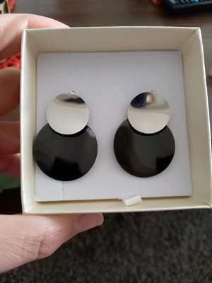 Drop earrings in black and silver circle shape new