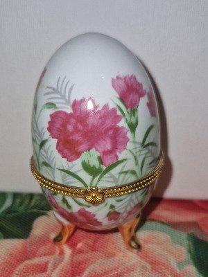 Limoge porcelain decorative egg like new