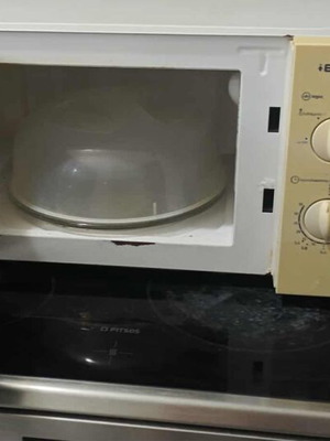 Eskimo microwave oven like new