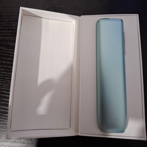 IQOS ILUMA i ONE Blue like new with box, charger & cable