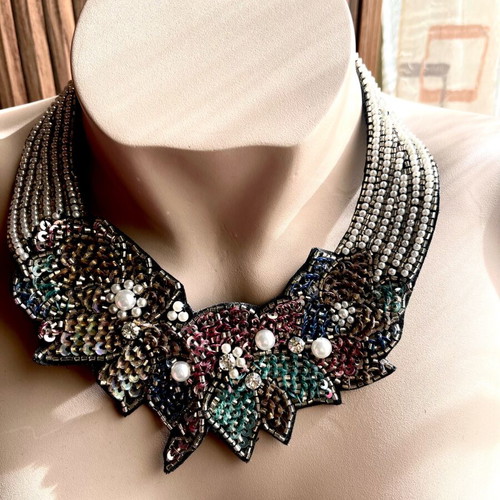 Handmade necklace with pearls and multicolored beads like new