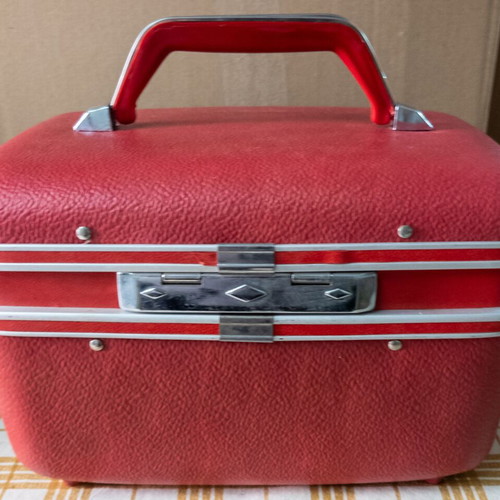 Vintage 60s-70s Ambassador women's toiletry case used red