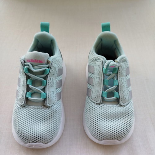 Girls' athletic shoes like new, size 21