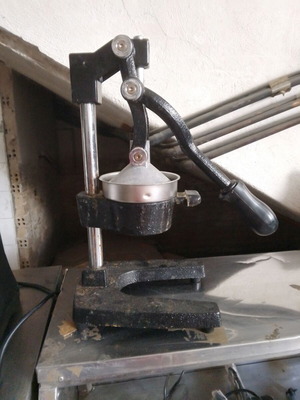 Pomegranate juicer used, suitable for various fruits