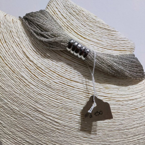 Deluxe Murano necklace like new, white-silver with magnetic clasp