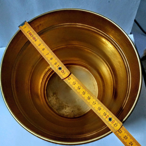 Large metal flowerpot like new, rust resistant