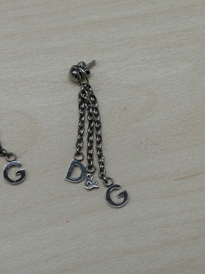 D&G earrings like new, silver