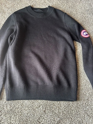 Canada Goose sweater like new, black, size S