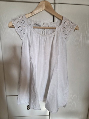 Regalinas white blouse with embroidered shoulders, cotton, one size