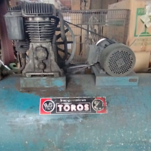 Συγκρότημα ηλεκτροστατικής βαφής πούδρας μεταχειρισμένο, με αεροσυμπιεστή Toros