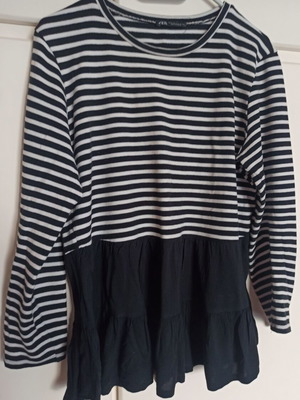 Zara black and white striped long-sleeve top Large like new with ruffles