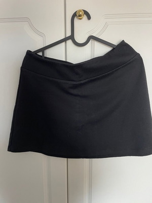 Pink Woman black skirt size M like new