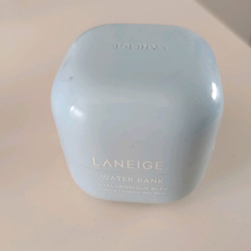 La Neige boxes used, empty pack