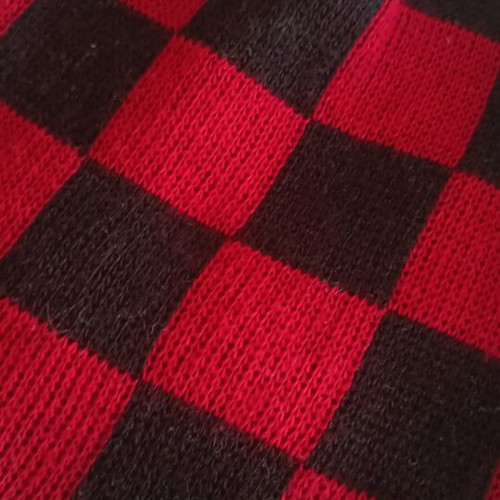 Checkered Beanie Hat like new, unisex knit in red and black