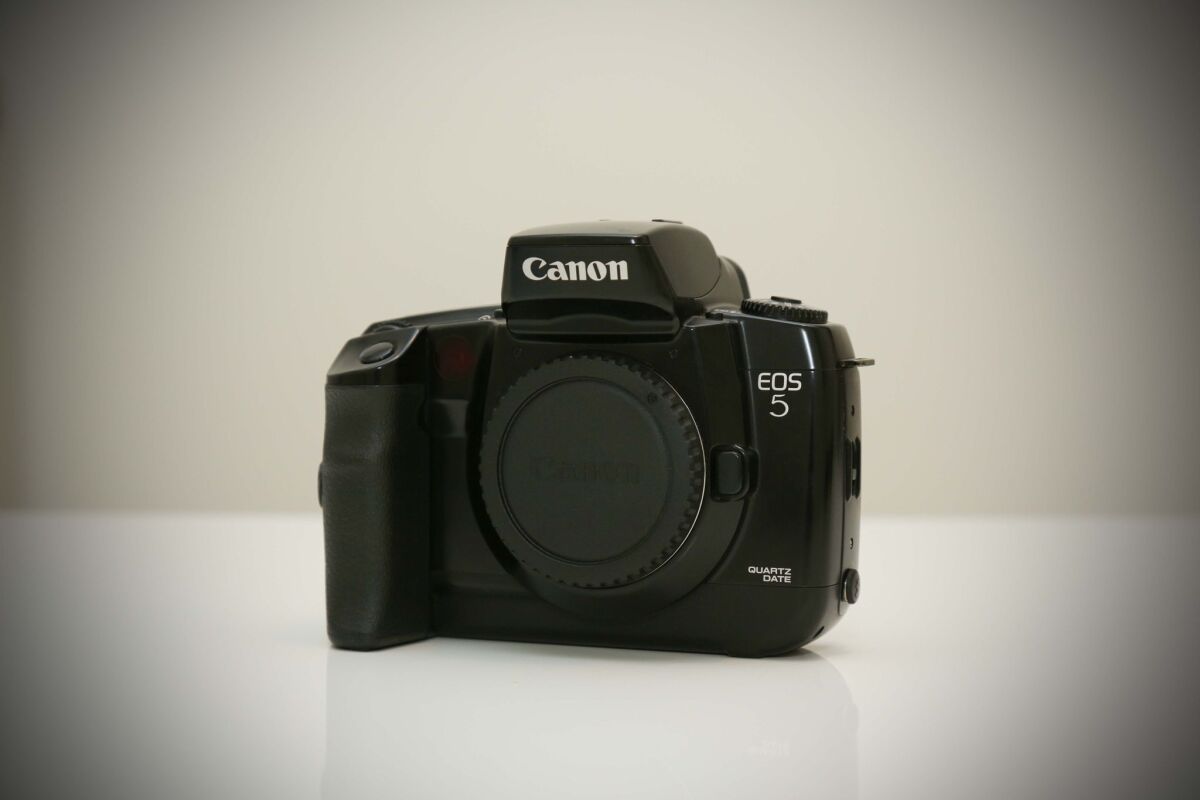 Canon EOS 5 Quartz Date 35mm SLR Film… - € 130,00 - Vendora.cy