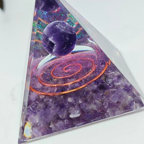 Orgonite Energy Pyramid with Natural Amethyst like new