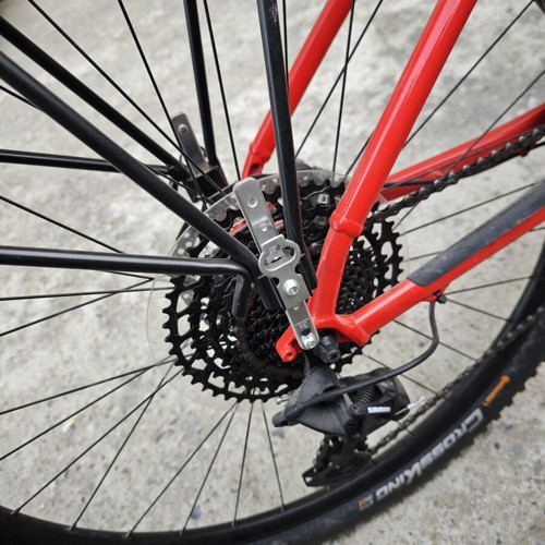 Trek Marlin 8 mountain bike, SRAM drivetrain, Deore brakes, RockShox suspension, XL