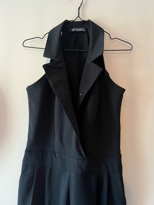 Black one-piece jumpsuit like new, size M