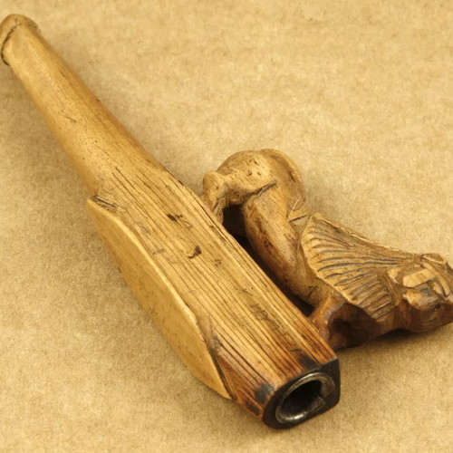 Wooden carved pipe handmade used with lion