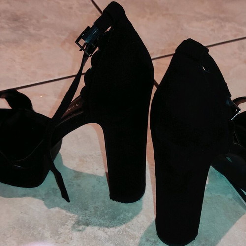 High black suede sandal with platform